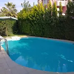 Muestakil, Oezel Havuzlu, Jakuzi Ve Saunali Вилла *